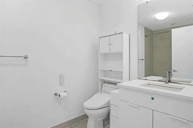 Bathroom, Interior, Marble Walls, Recessed Lighting