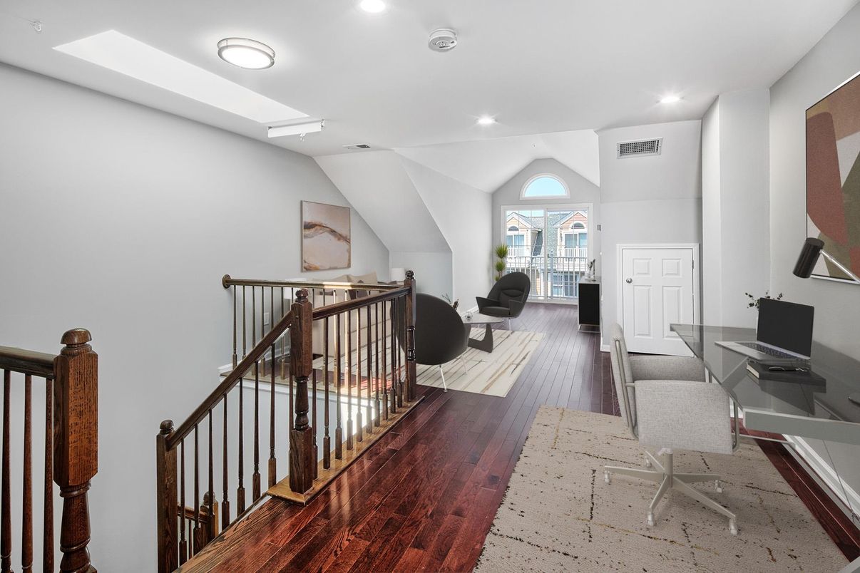 Interior, Recessed Lighting, Wood Texture Flooring