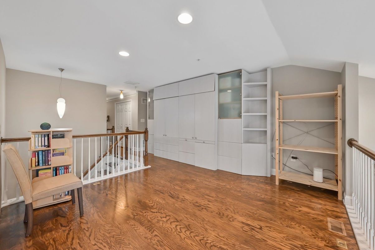 Interior, Pendant Lights, Recessed Lighting, Wood Texture Flooring