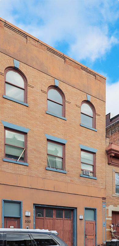 Exterior, Facade, Rowhouse