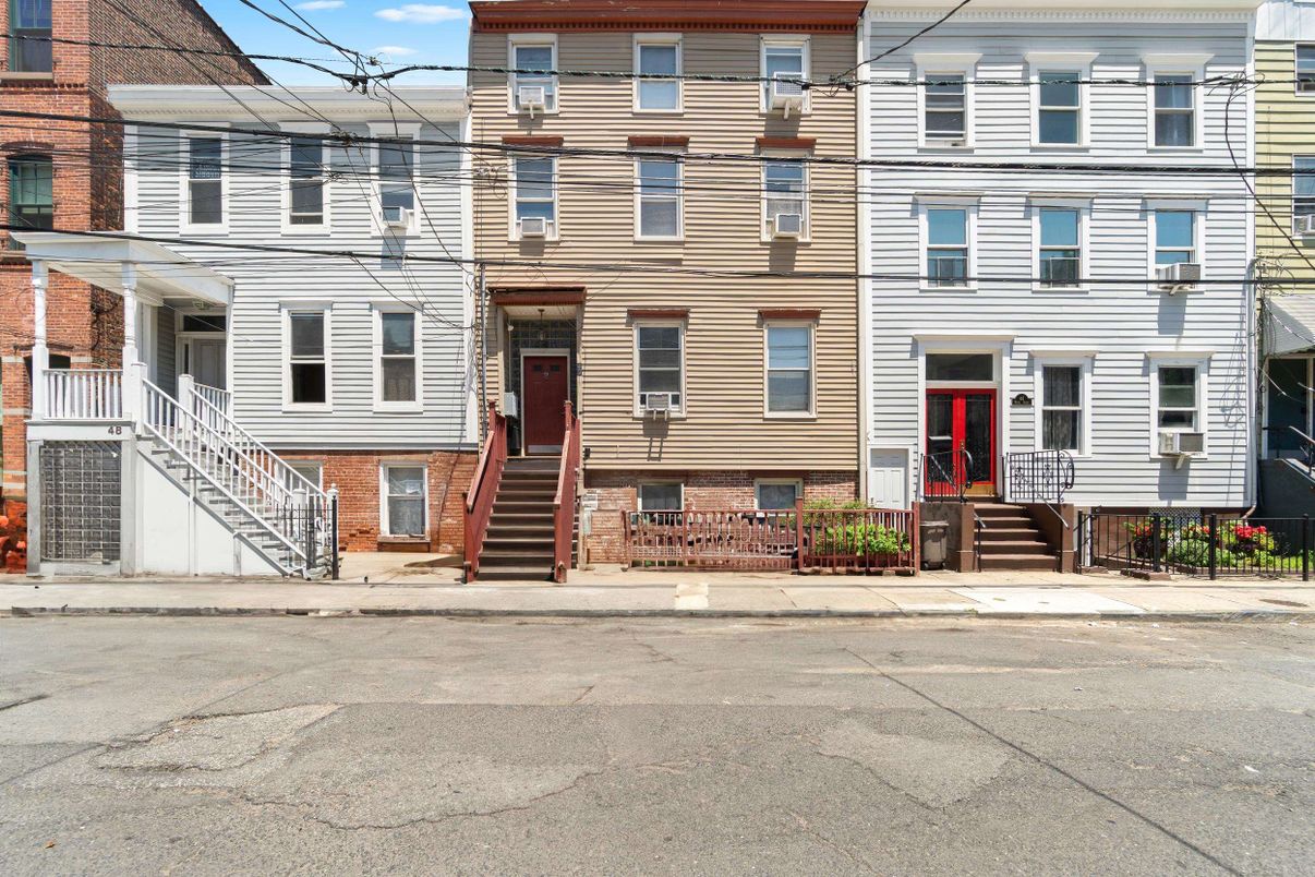 Exterior, Facade, Rowhouse