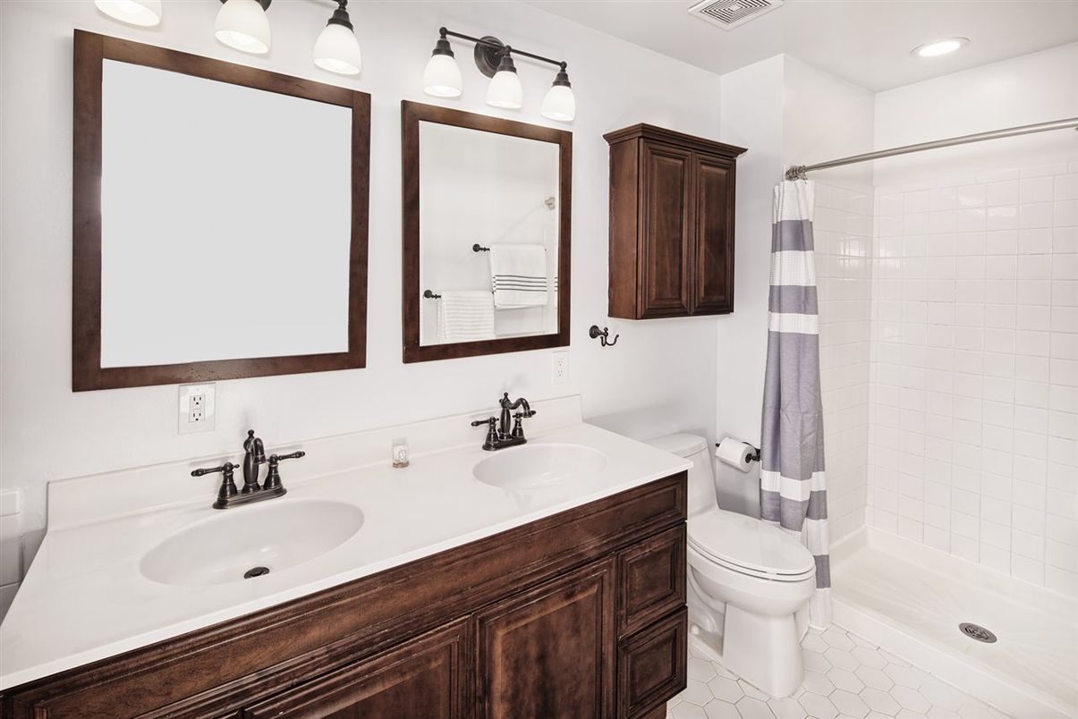 Bathroom, Dual Sink Vanities, Interior, Recessed Lighting