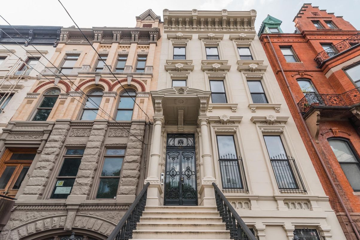 Exterior, Facade, Brownstone