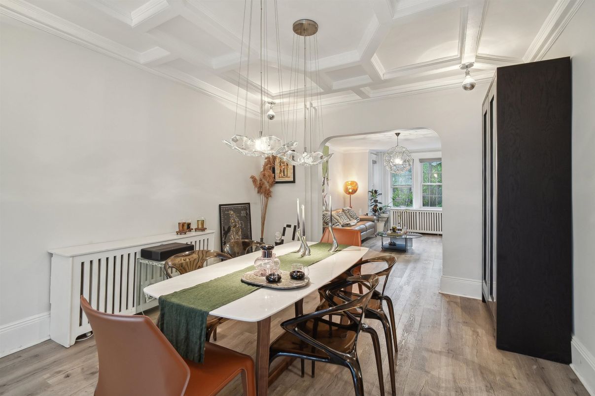 Chandelier, Dining room, Interior, Living room, Pendant Lights, Wood Texture Flooring