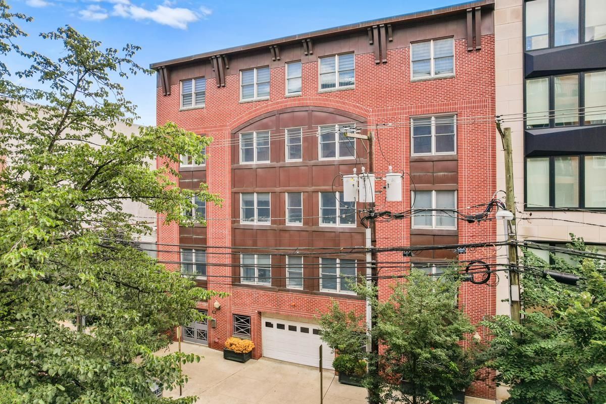Attached, Exterior, Facade, Brick Facade, Rowhouse