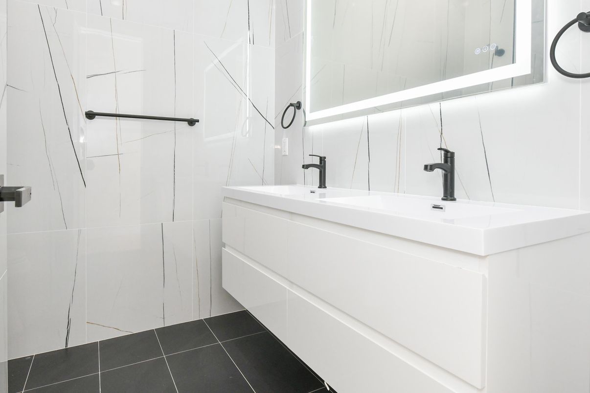 Bathroom, Dual Sink Vanities, Interior