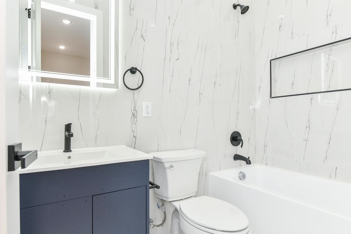 Bathroom, Interior, Recessed Lighting