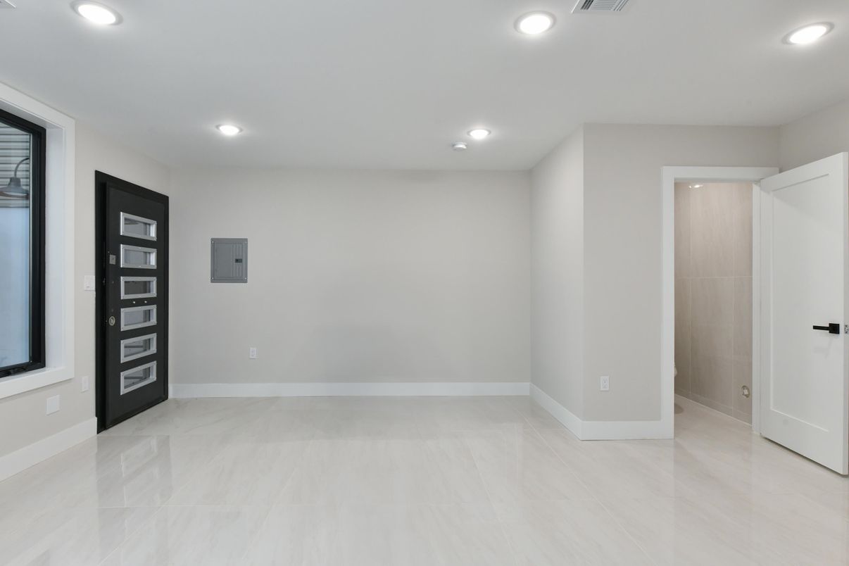 Empty room, Interior, Recessed Lighting