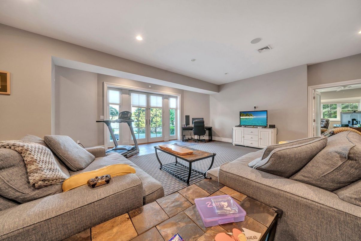 Fitness Equipment, Interior, Living room, Recessed Lighting
