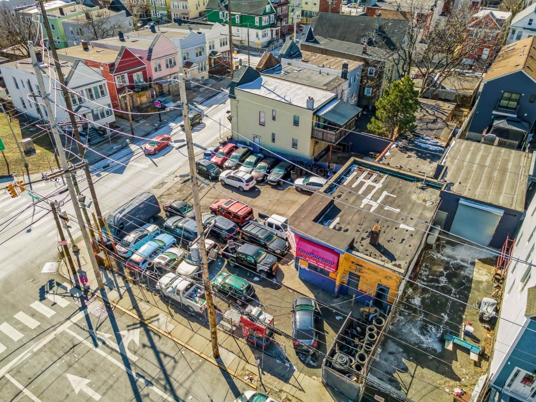 Exterior, Drone