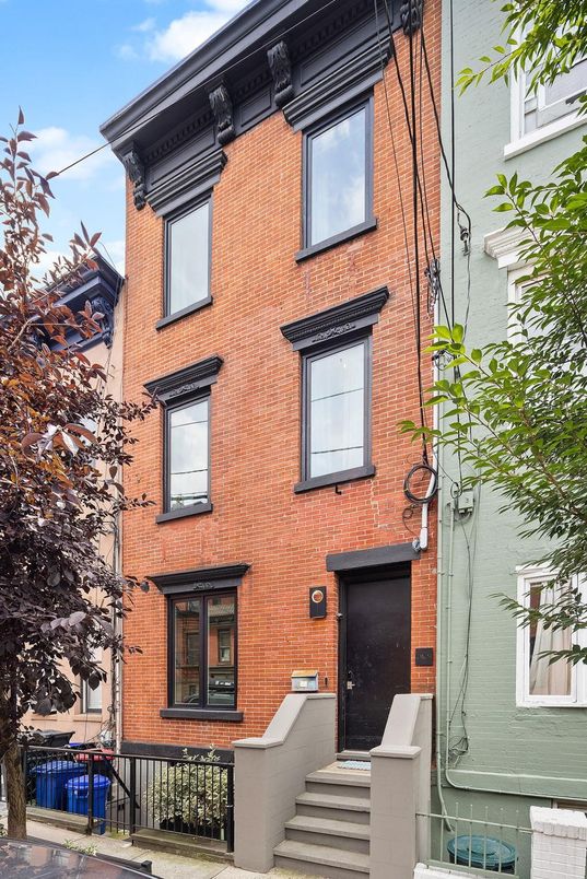 Exterior, Facade, Brick Facade, Rowhouse