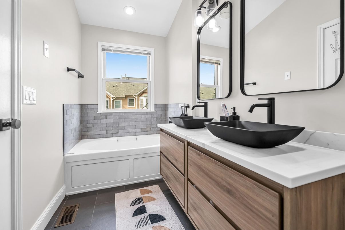 Bathroom, Dual Sink Vanities, Interior, Recessed Lighting
