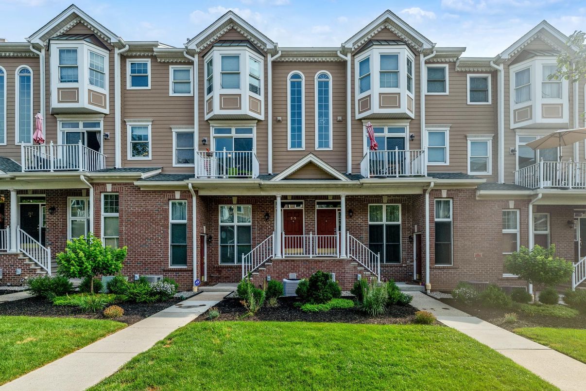 Exterior, Facade, Brick Facade, Rowhouse