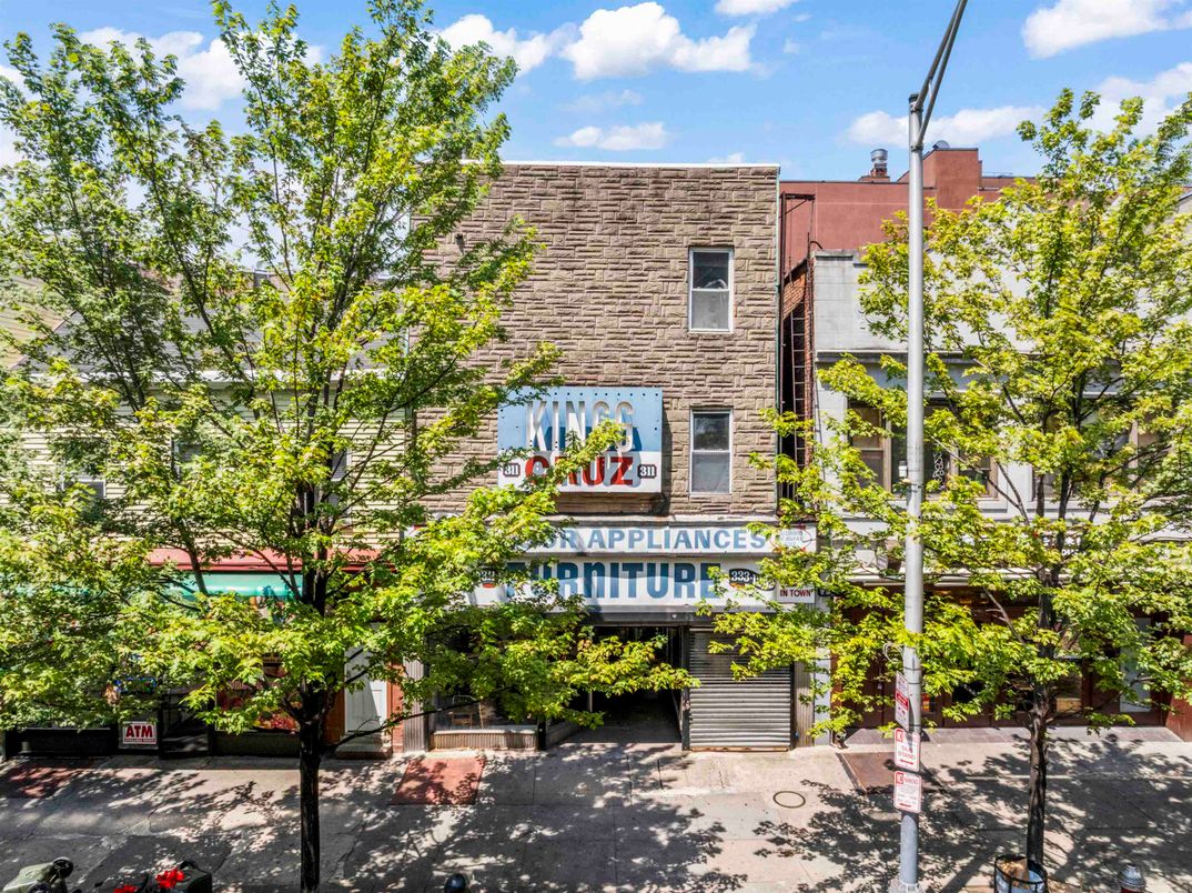 Exterior, Facade, Condo Building