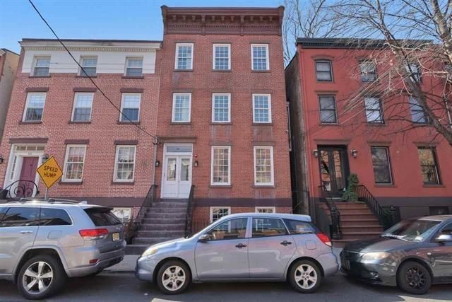 Exterior, Facade, Brick Facade, Rowhouse
