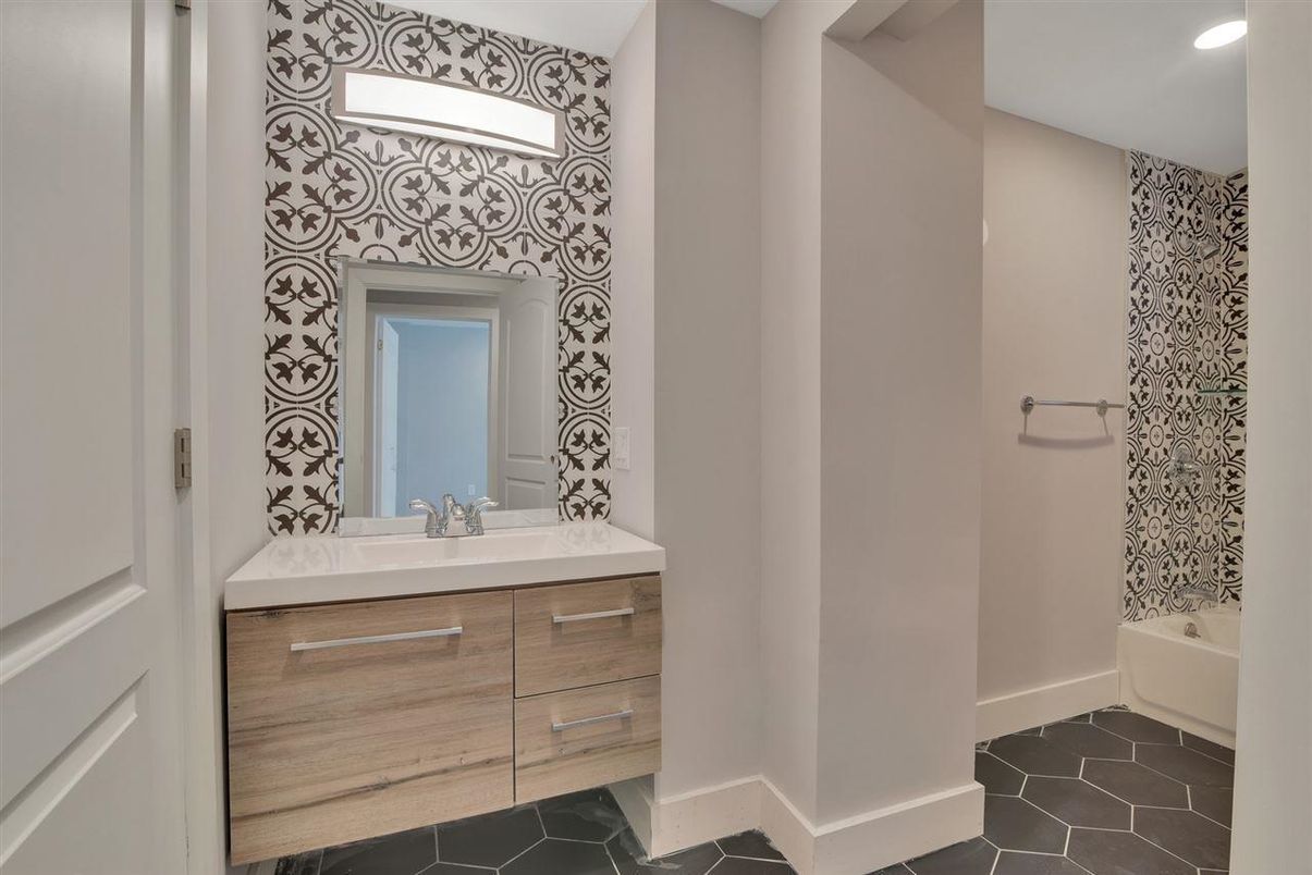 Bathroom, Interior, Recessed Lighting