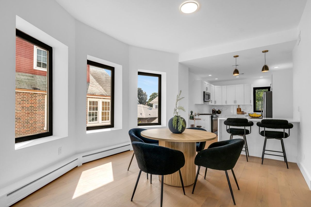 Dining room, Interior, Kitchen, Pendant Lights, Recessed Lighting, Wood Texture Flooring