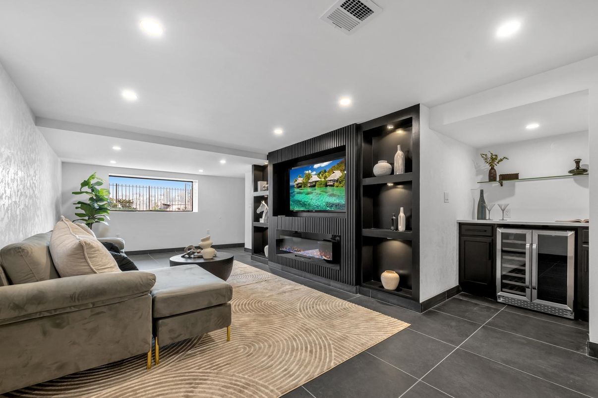Fireplace, Interior, Living room, Recessed Lighting