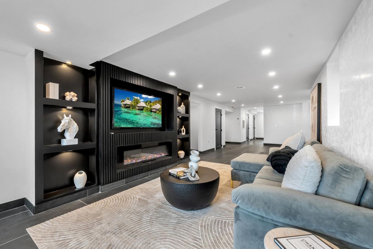 Fireplace, Interior, Living room, Recessed Lighting