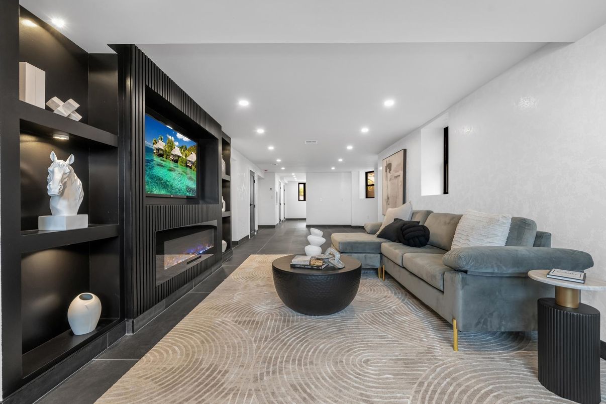Fireplace, Interior, Living room, Recessed Lighting