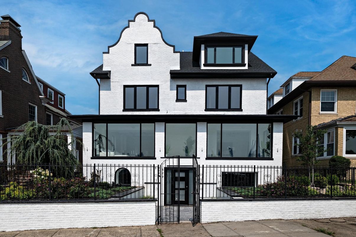 Exterior, Facade, Rowhouse