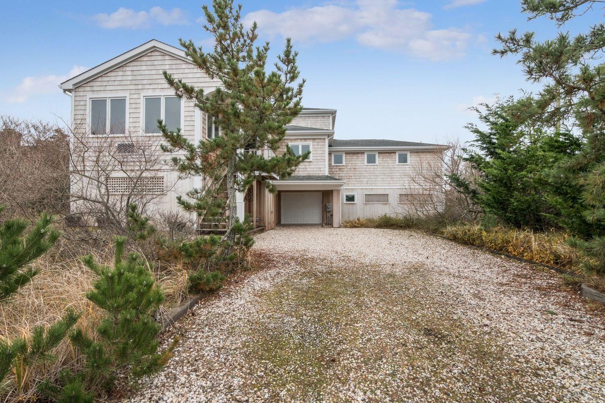 Attached, Backyard, Exterior, Facade, Split Level