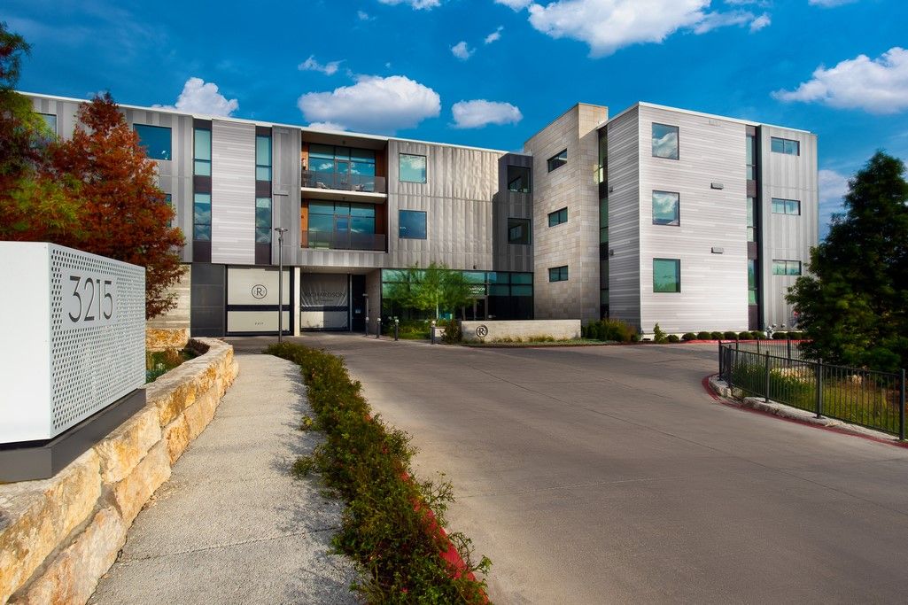 Exterior, Facade, Modern