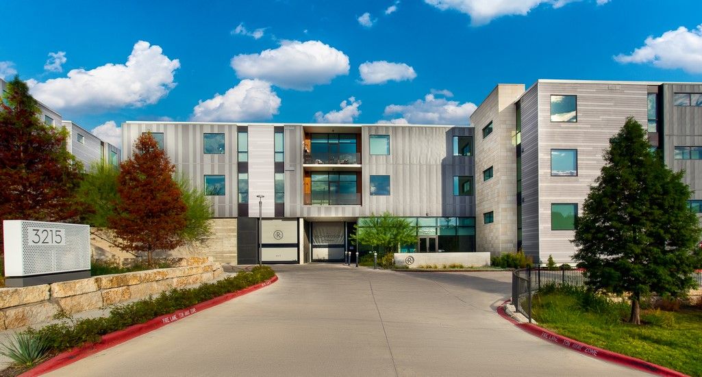 Exterior, Facade, Modern