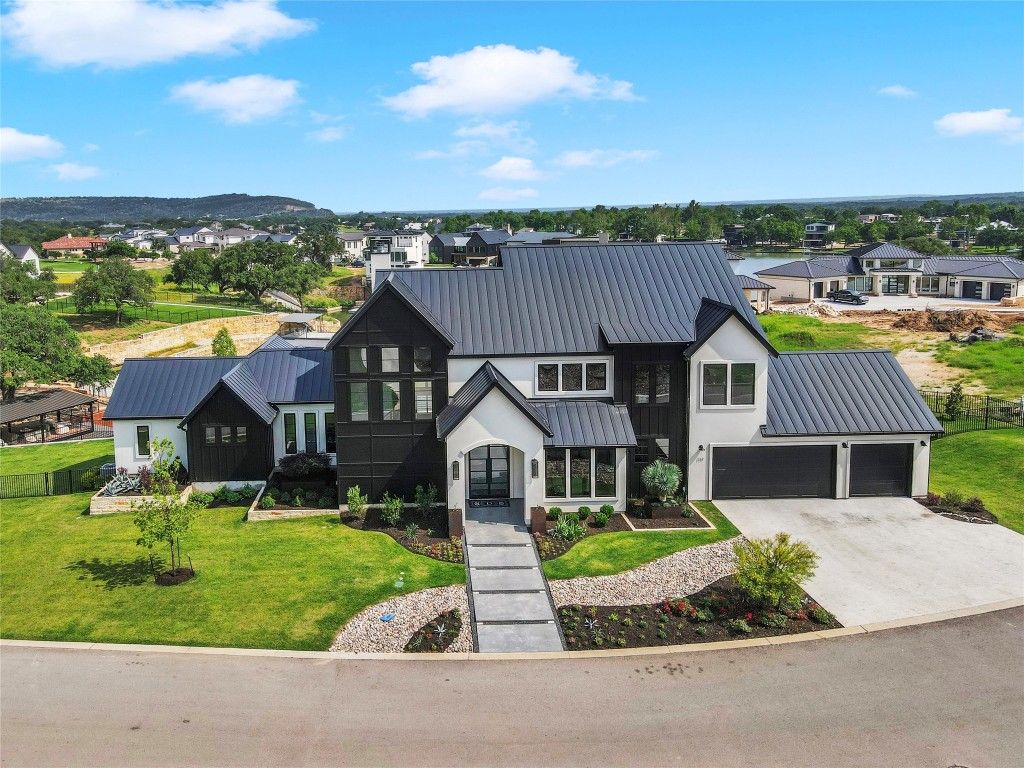 Attached, Exterior, Facade, Farmhouse