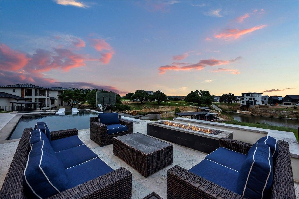 Exterior, Pool, Water