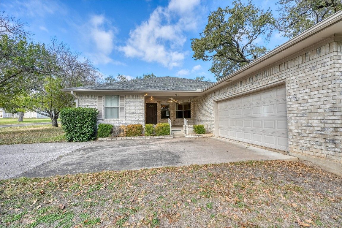 Attached, Exterior, Facade, Brick Facade, Ranch
