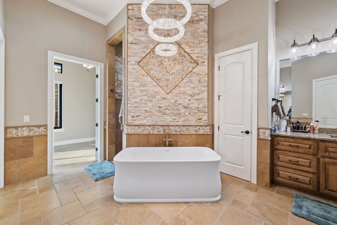 Bathroom, Free Standing Baths, Interior, Pendant Lights