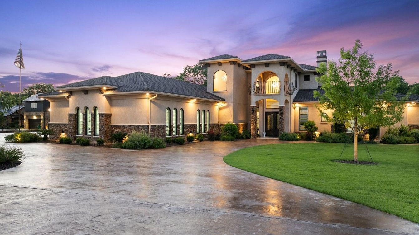 Backyard, Exterior, Facade, Brick Facade, Mediterranean