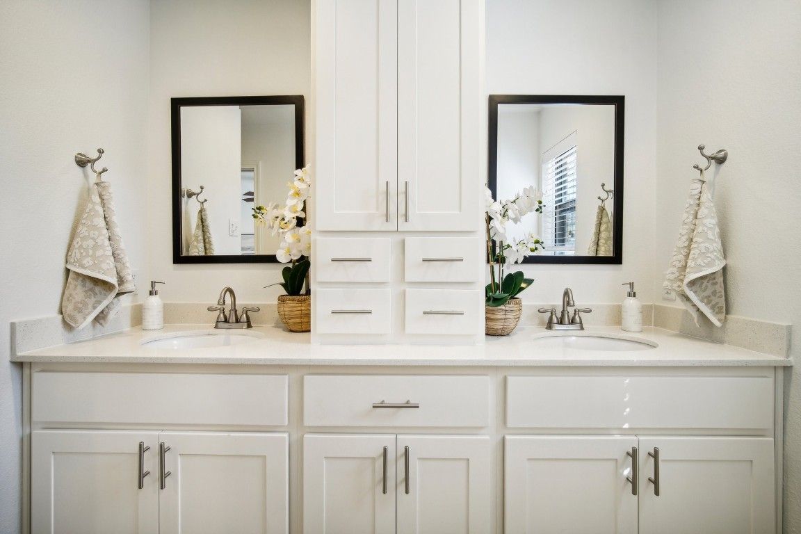 Bathroom, Dual Sink Vanities, Interior