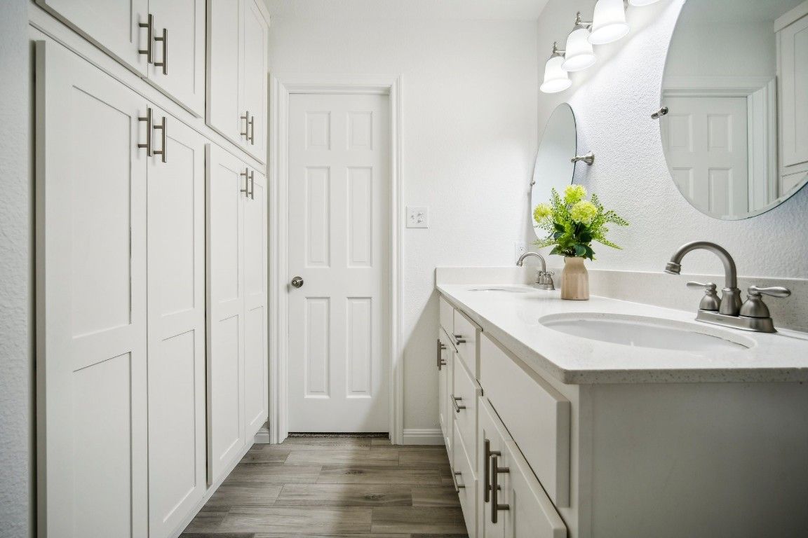 Bathroom, Dual Sink Vanities, Interior, Wood Texture Flooring