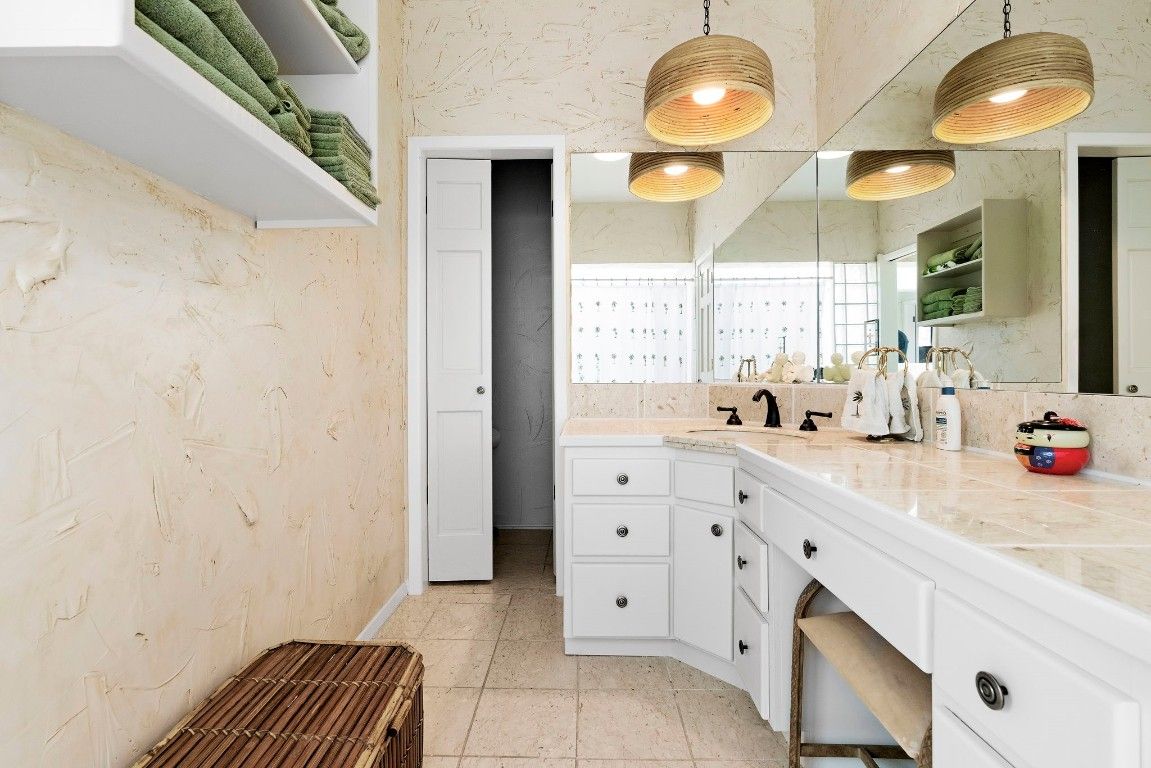 Bathroom, Interior, Tile Countertops
