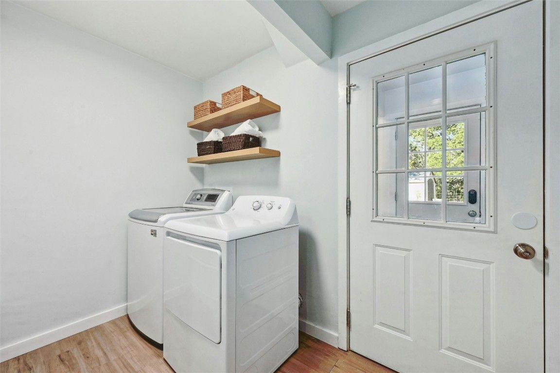 Interior, Washer, Wood Texture Flooring