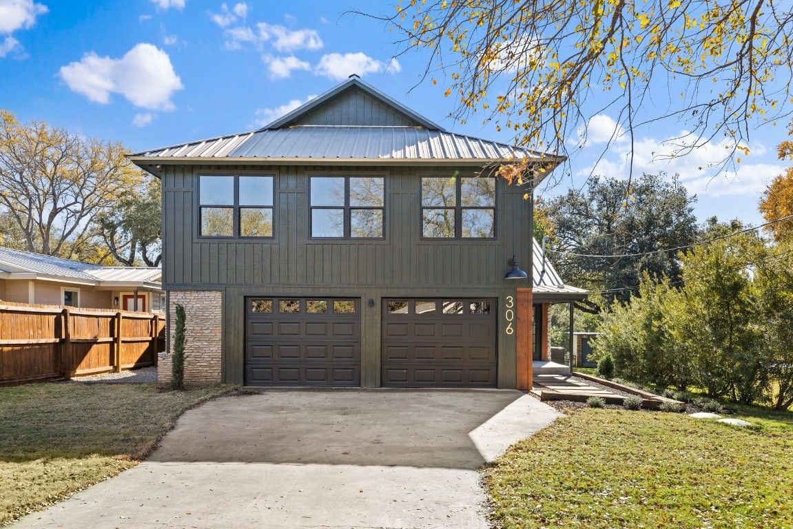Attached, Exterior, Facade, Split Level
