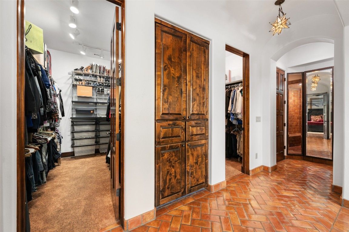 Interior, Pendant Lights, Recessed Lighting, Walk-in Closets
