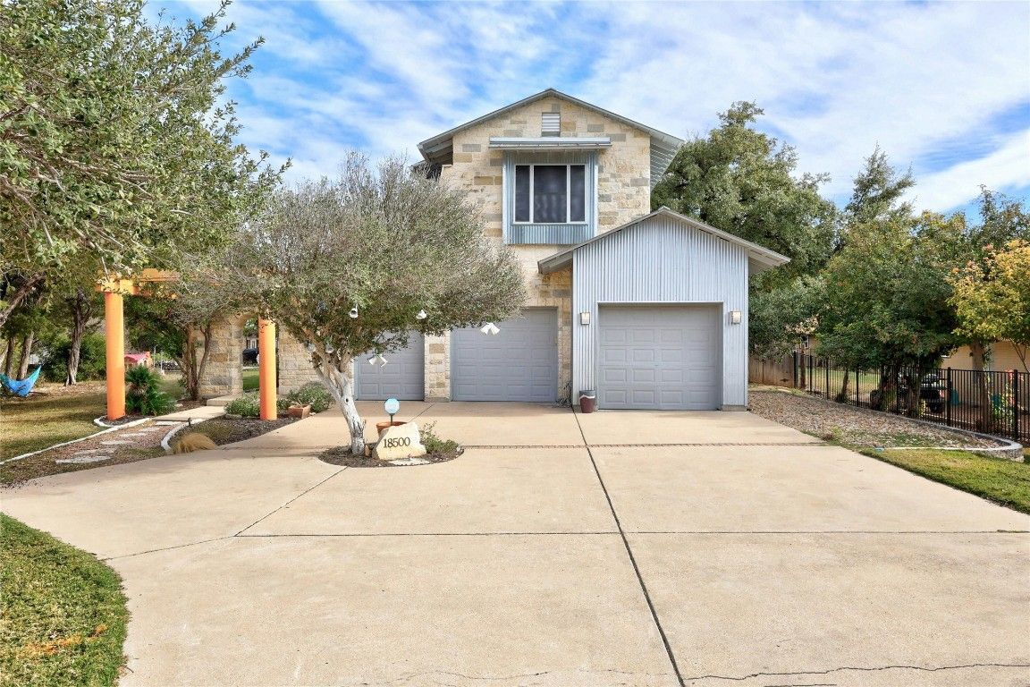 Attached, Exterior, Facade, Spanish Mediterranean