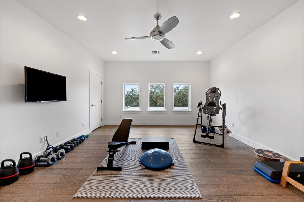 Fitness Equipment, Interior, Recessed Lighting, Wood Texture Flooring