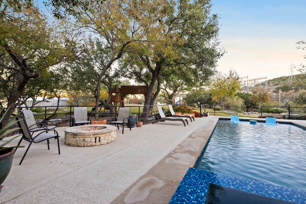 Exterior, Playground, Pool