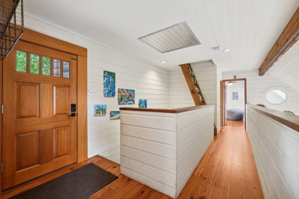Interior, Recessed Lighting, Wood Texture Flooring