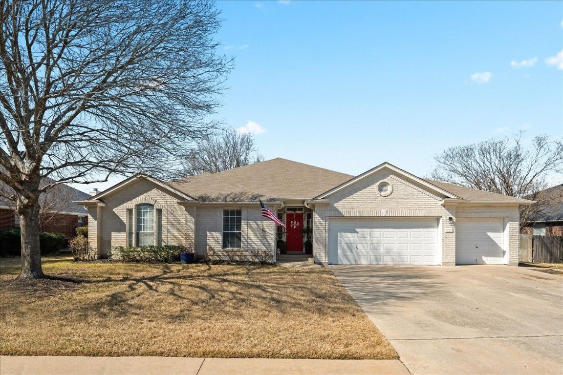 Attached, Exterior, Facade, Ranch