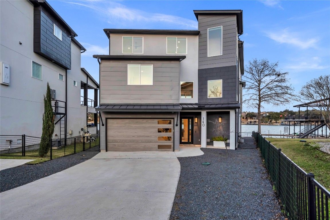 Attached, Exterior, Facade, Water, Modern