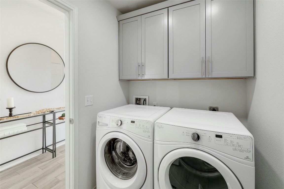 Interior, Washer, Wood Texture Flooring