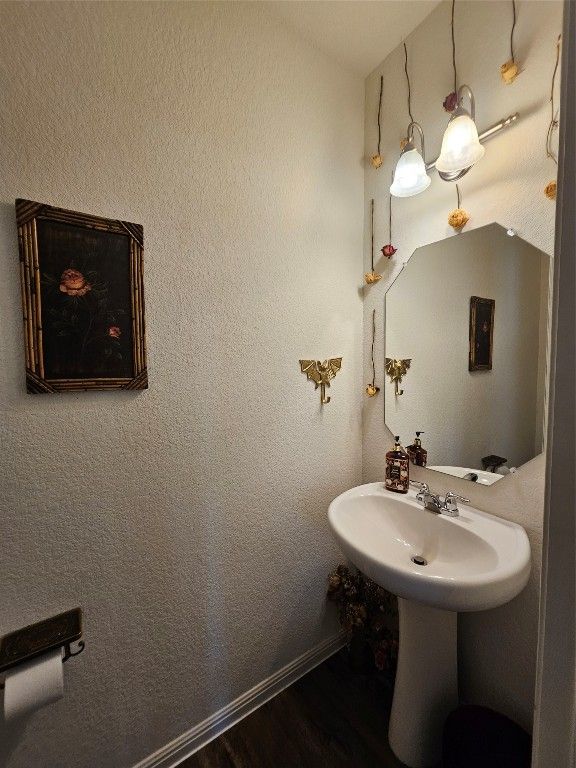 Bathroom, Interior, Pendant Lights, Wood Texture Flooring