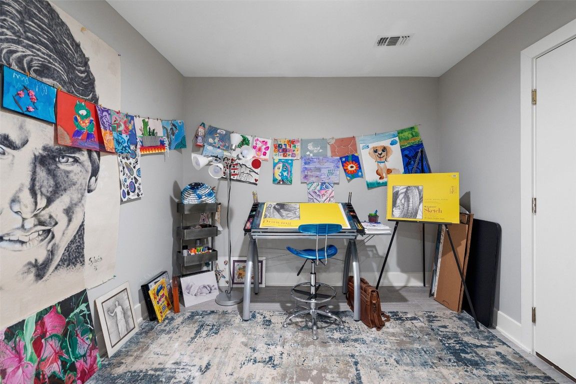 Home Office, Interior