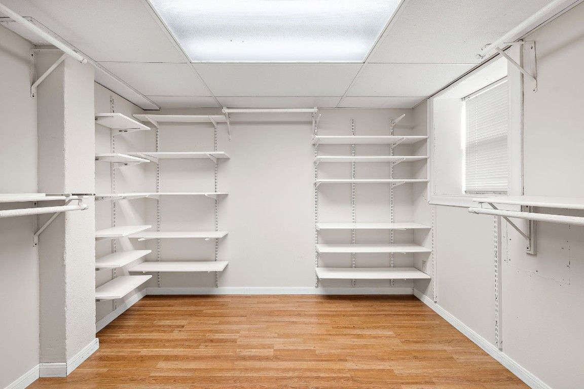 Interior, Walk-in Closets, Wood Texture Flooring