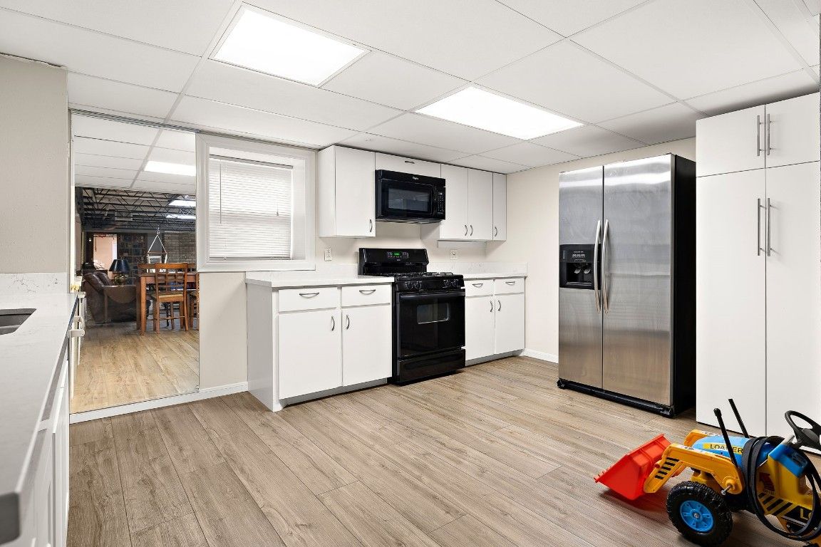 Dining room, Interior, Kitchen, Recessed Lighting, Stainless Steel Appliances, Wood Texture Flooring